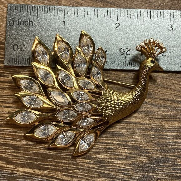 Vintage Trifari Peacock Brooch Gold Tone Clear Rhinestone Large - Picture 6 of 8